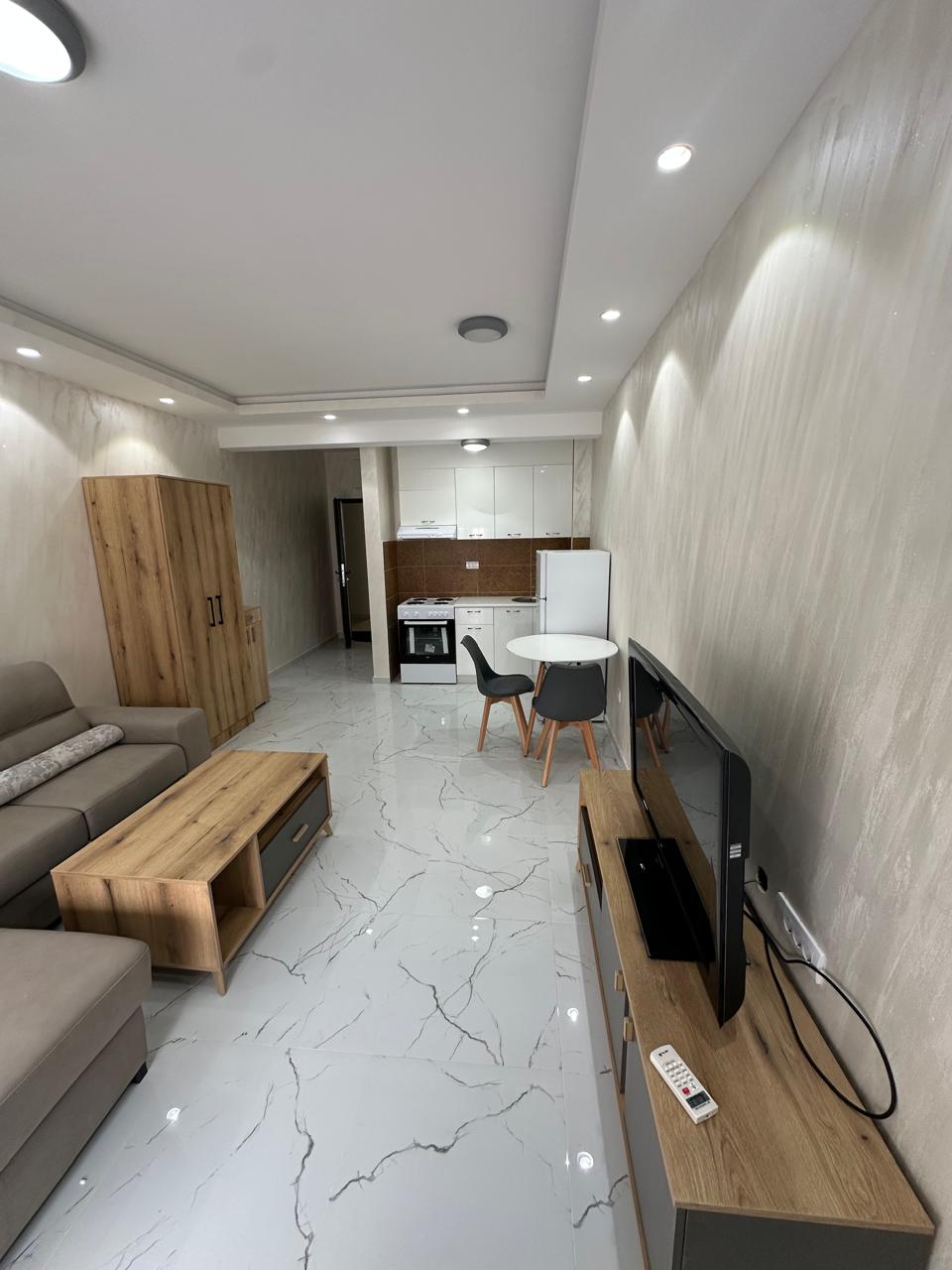 Izdaje se namještena Garsonjera u Budvi 